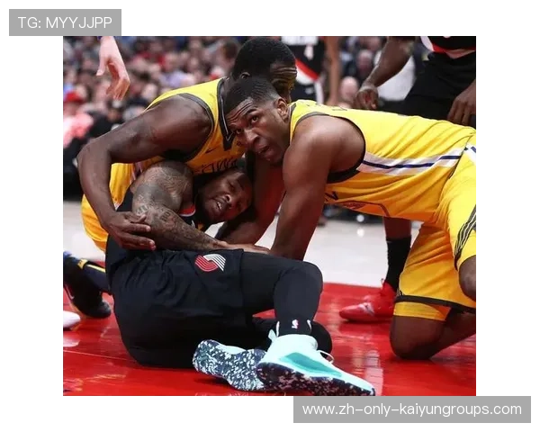 主帅怒摔战术板，镜头记录全程